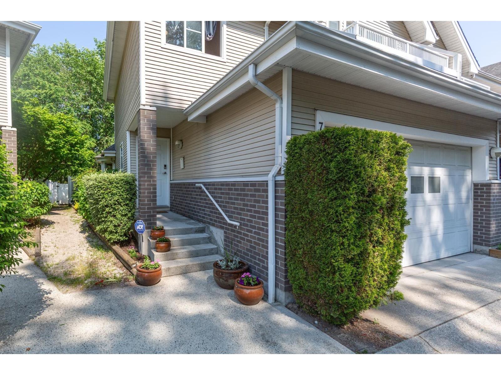 7 13918 58 AVENUE Property Photo 1