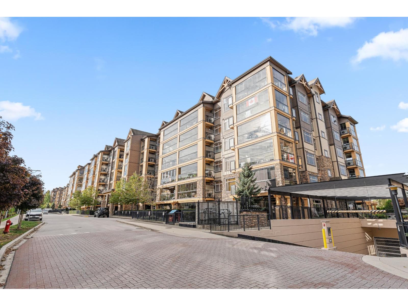 405 8157 207 Street Property Photo 1