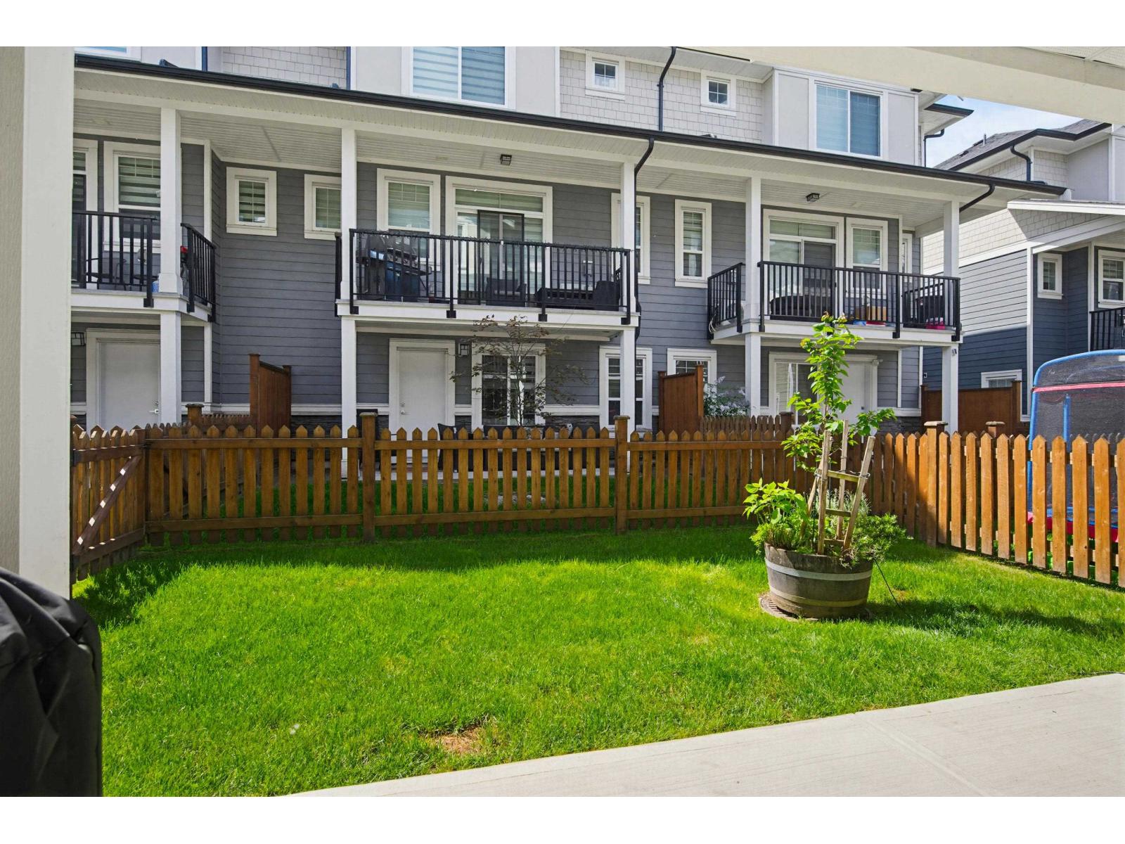 53 19501 74 Avenue Property Photo 36