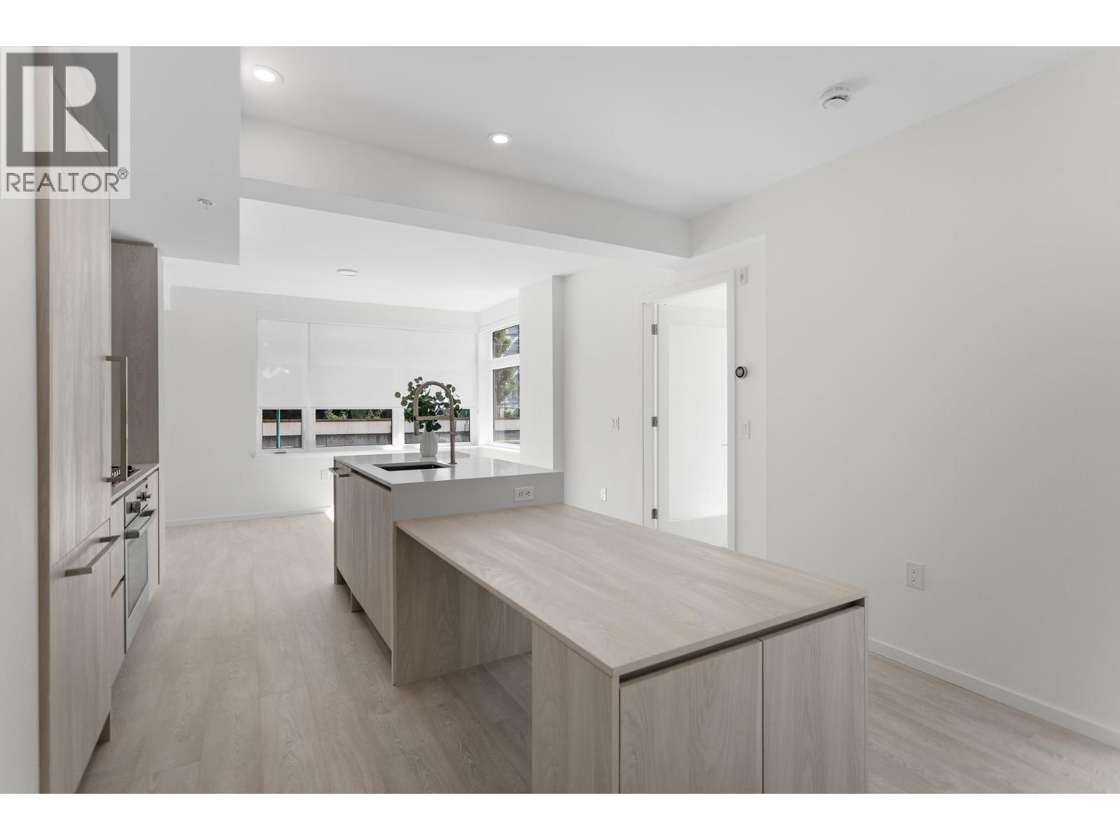 204 3264 Vanness Avenue Property Photo 8
