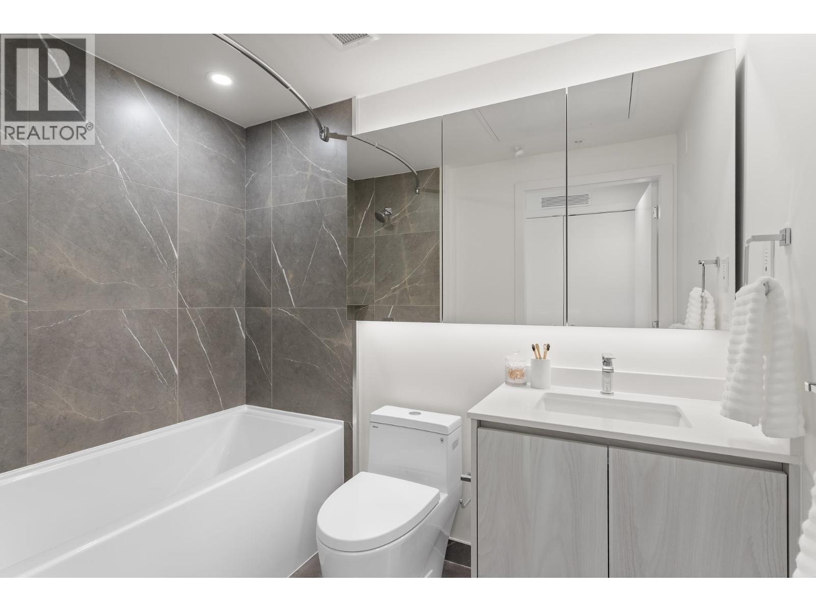 204 3264 Vanness Avenue Property Photo 15