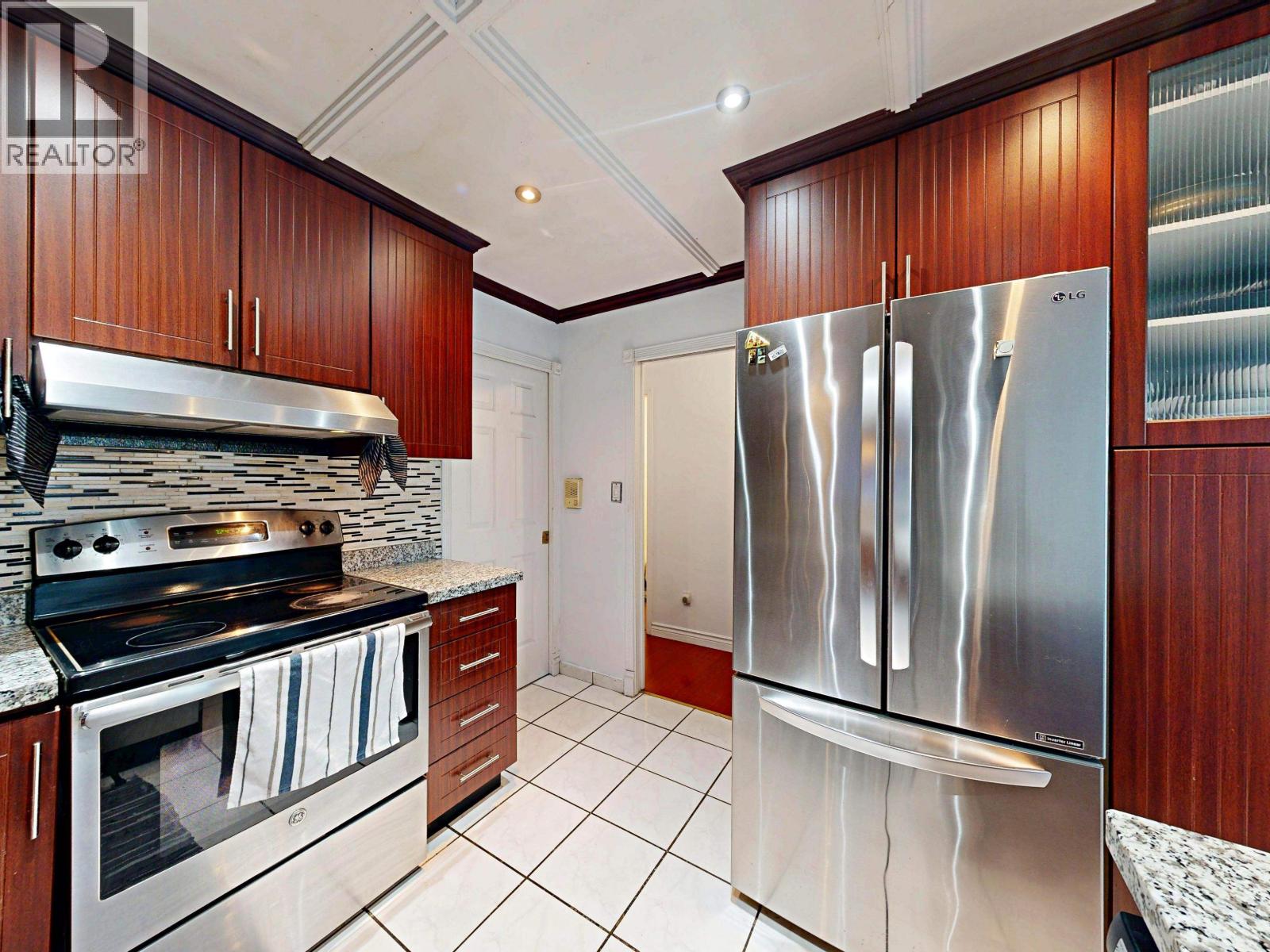 7882 Windsor Street Property Photo 9