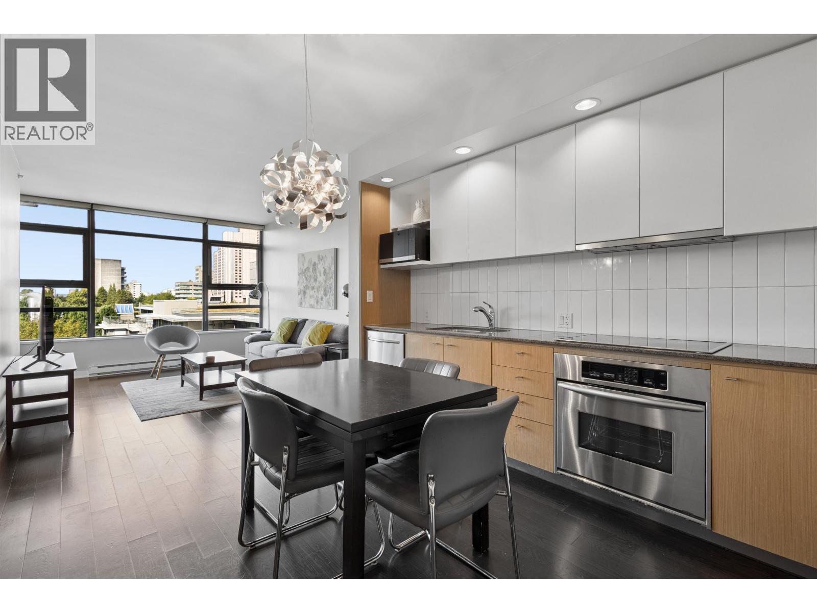 701 2851 Heather Street Property Photo 5