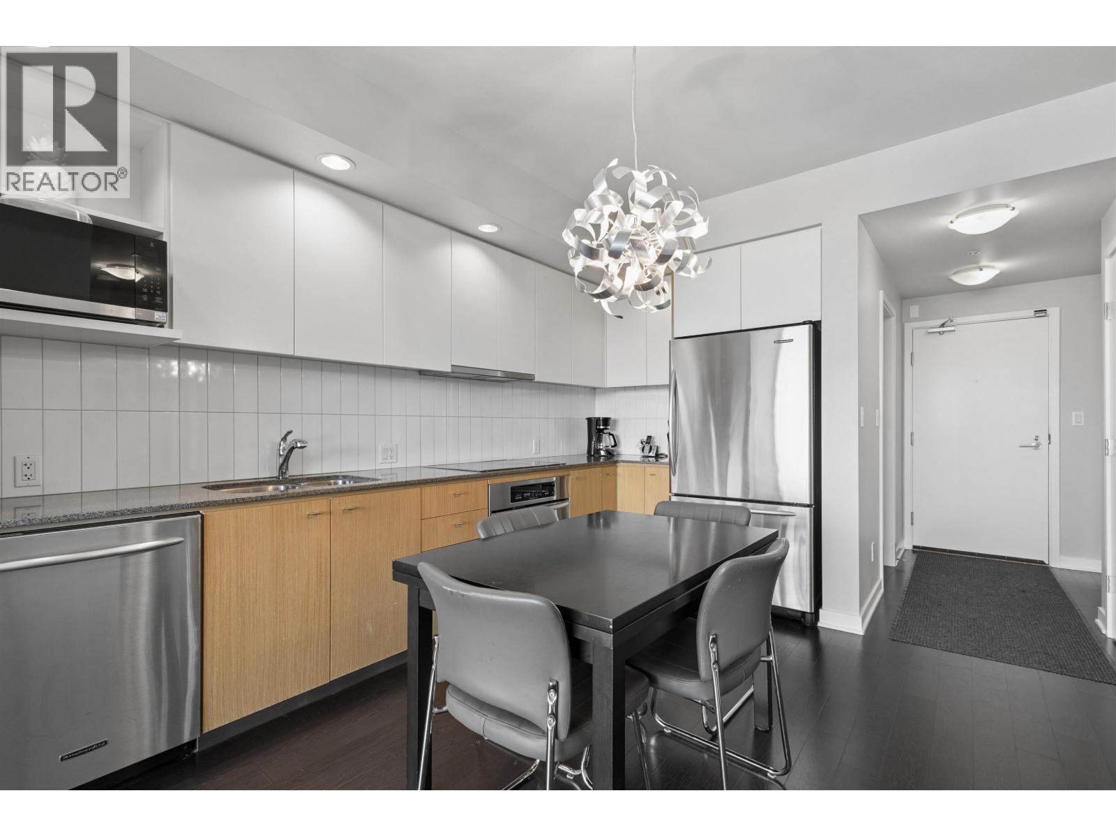 701 2851 Heather Street Property Photo 7