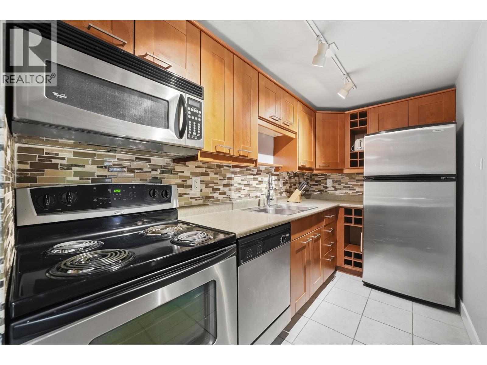 106 423 Agnes Street Property Photo 12
