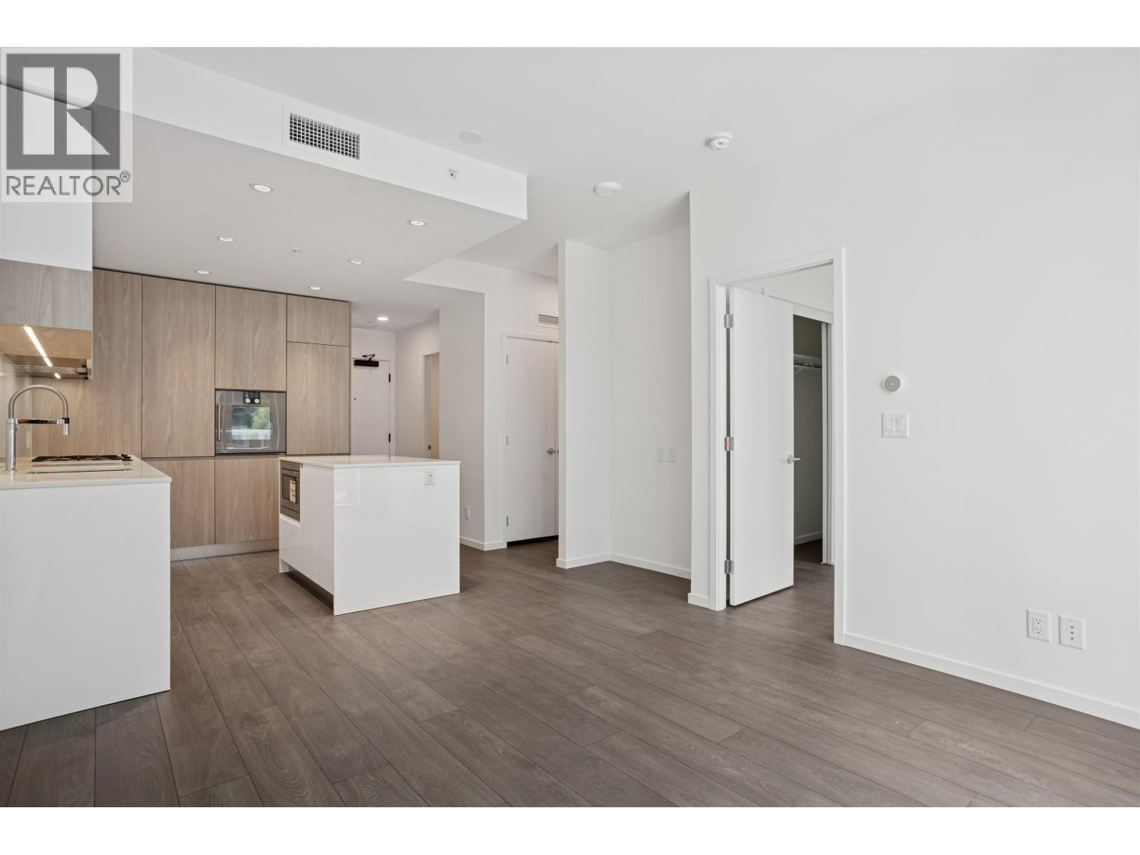 548 6500 Minoru Boulevard Property Photo 2
