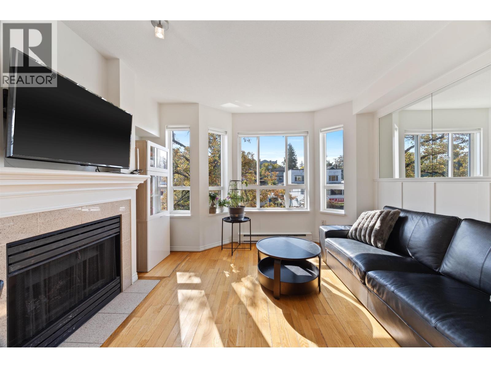 316 2565 W Broadway Street Property Photo 2