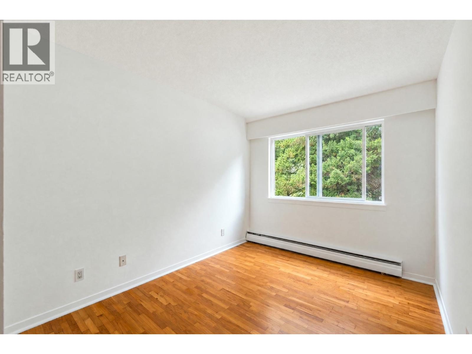 403 555 W 28th Street Property Photo 15