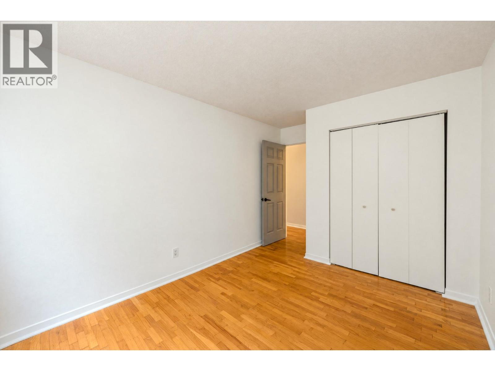 403 555 W 28th Street Property Photo 16