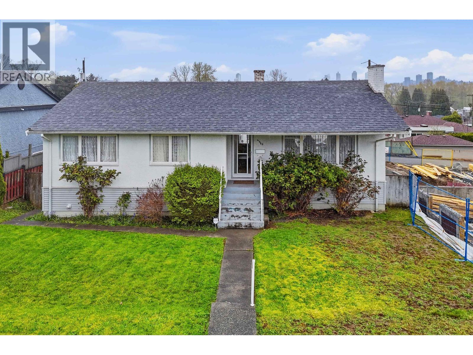 4465 PRICE CRESCENT Property Photo 1