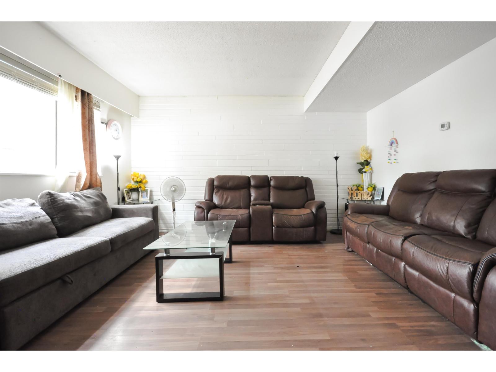 77 20350 53 AVENUE Property Photo 1