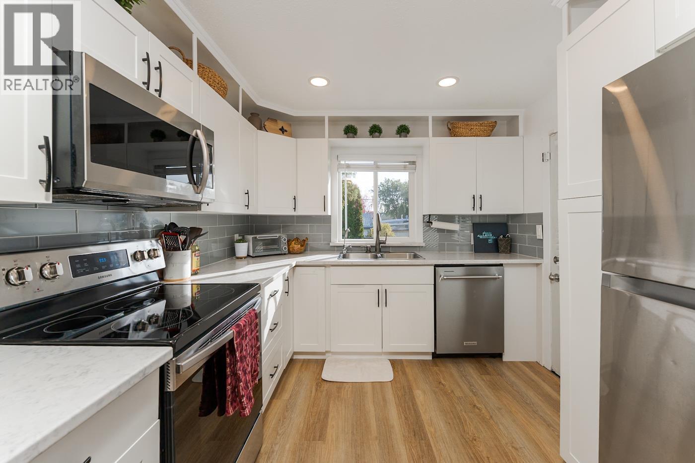 838 Douglas Street Property Photo 2