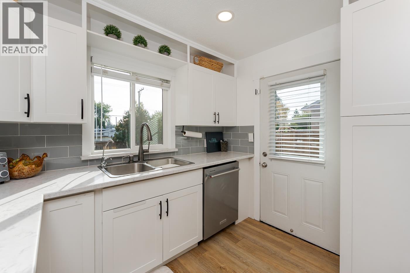 838 Douglas Street Property Photo 4