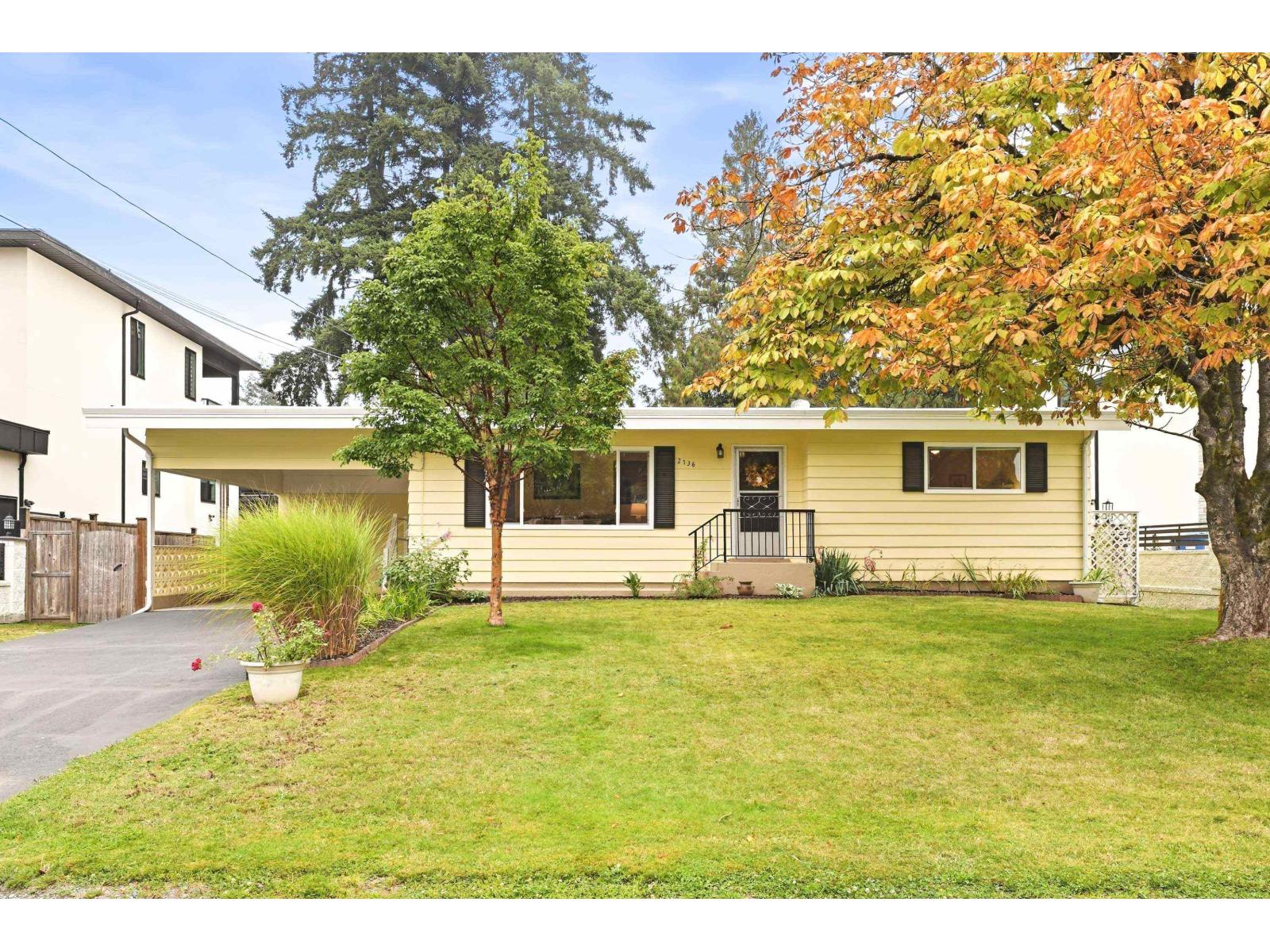 2136 Sherwood Crescent Property Photo 1