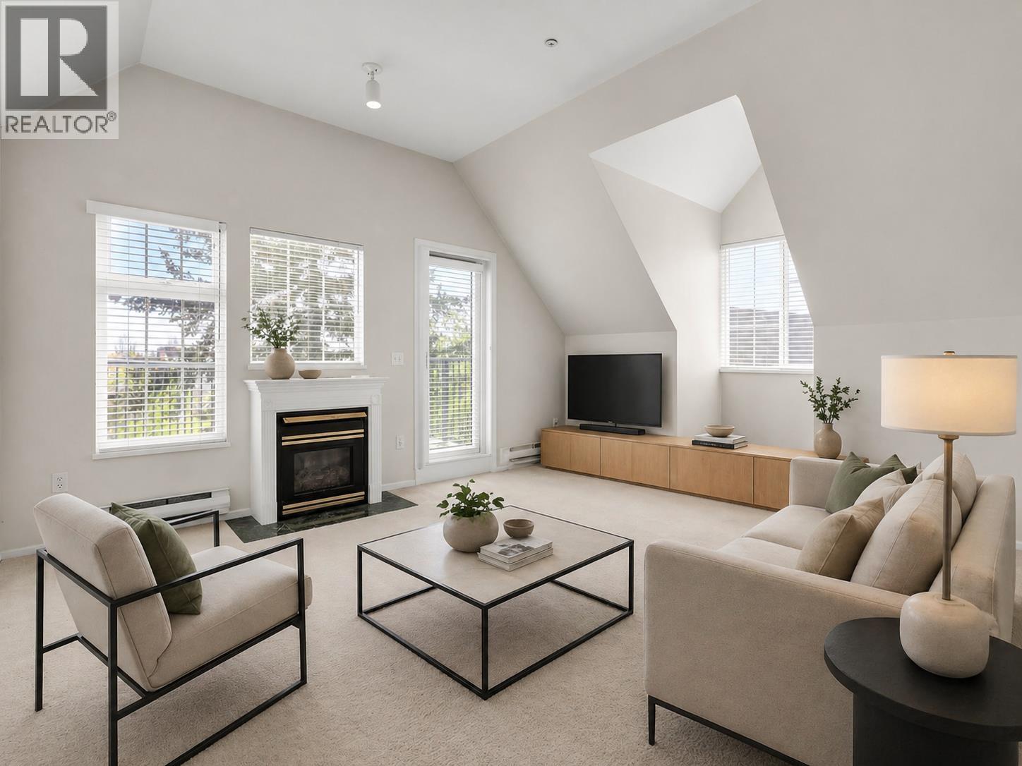 406 5556 14 Avenue Property Photo 2
