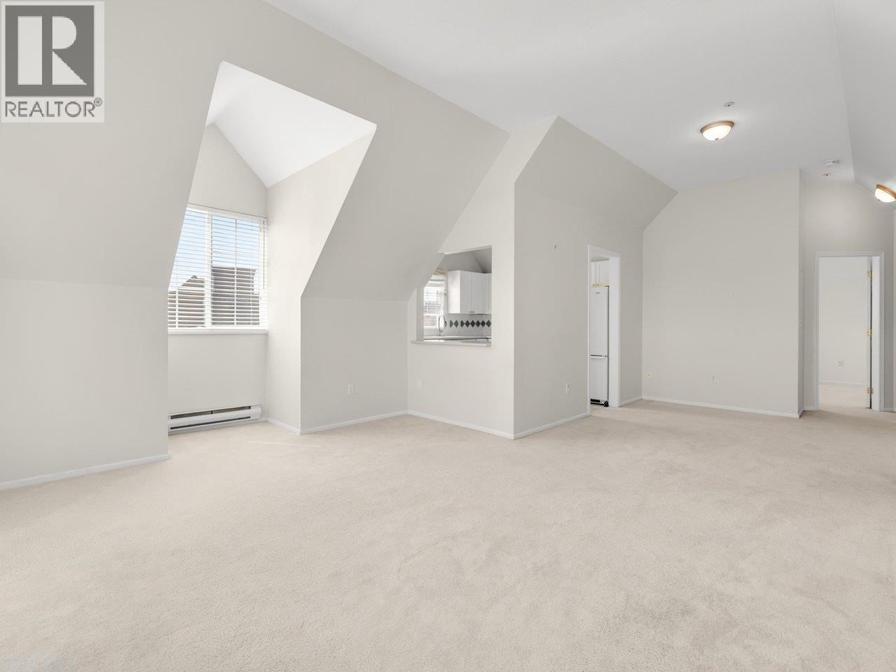 406 5556 14 Avenue Property Photo 4