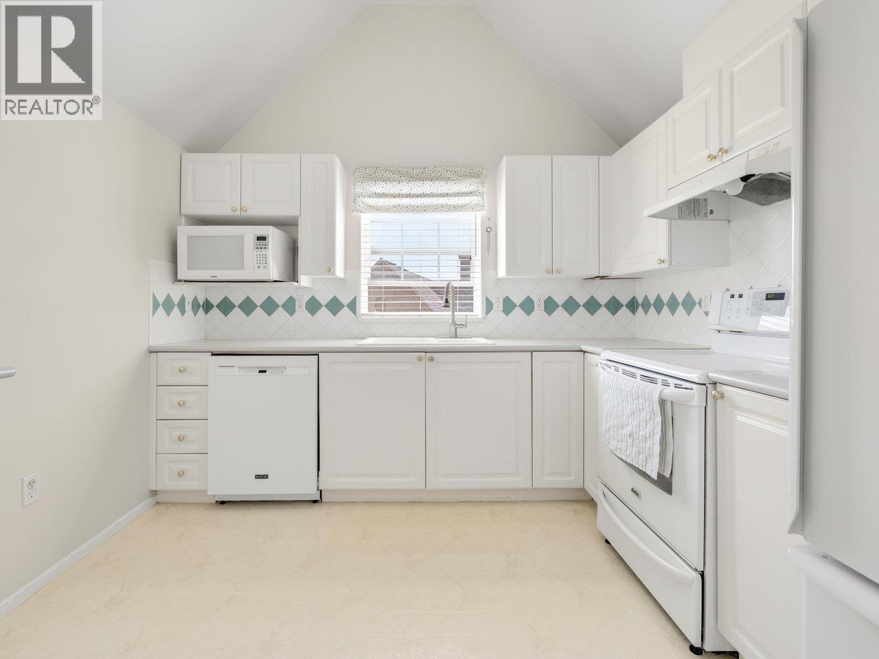 406 5556 14 Avenue Property Photo 7