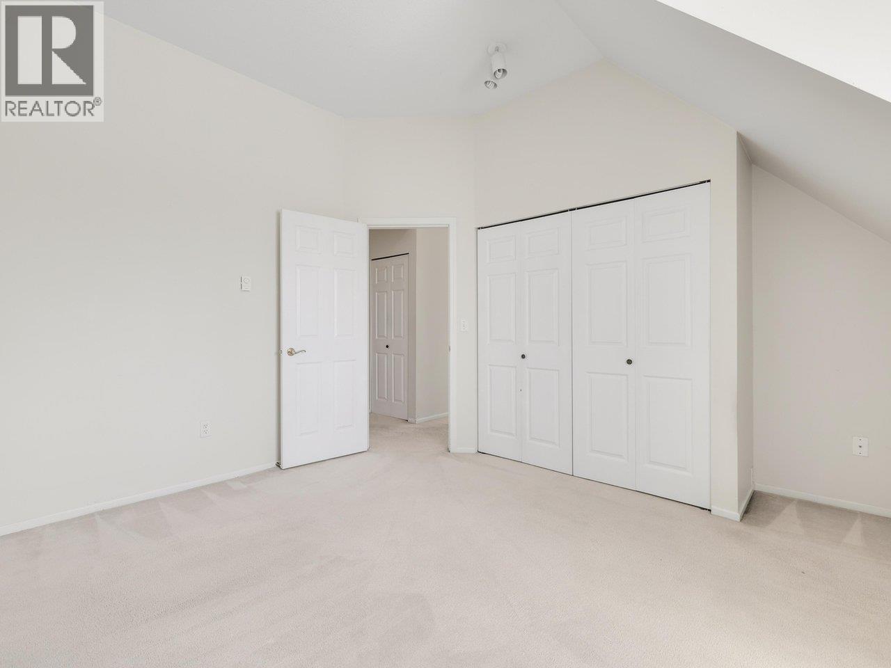 406 5556 14 Avenue Property Photo 17