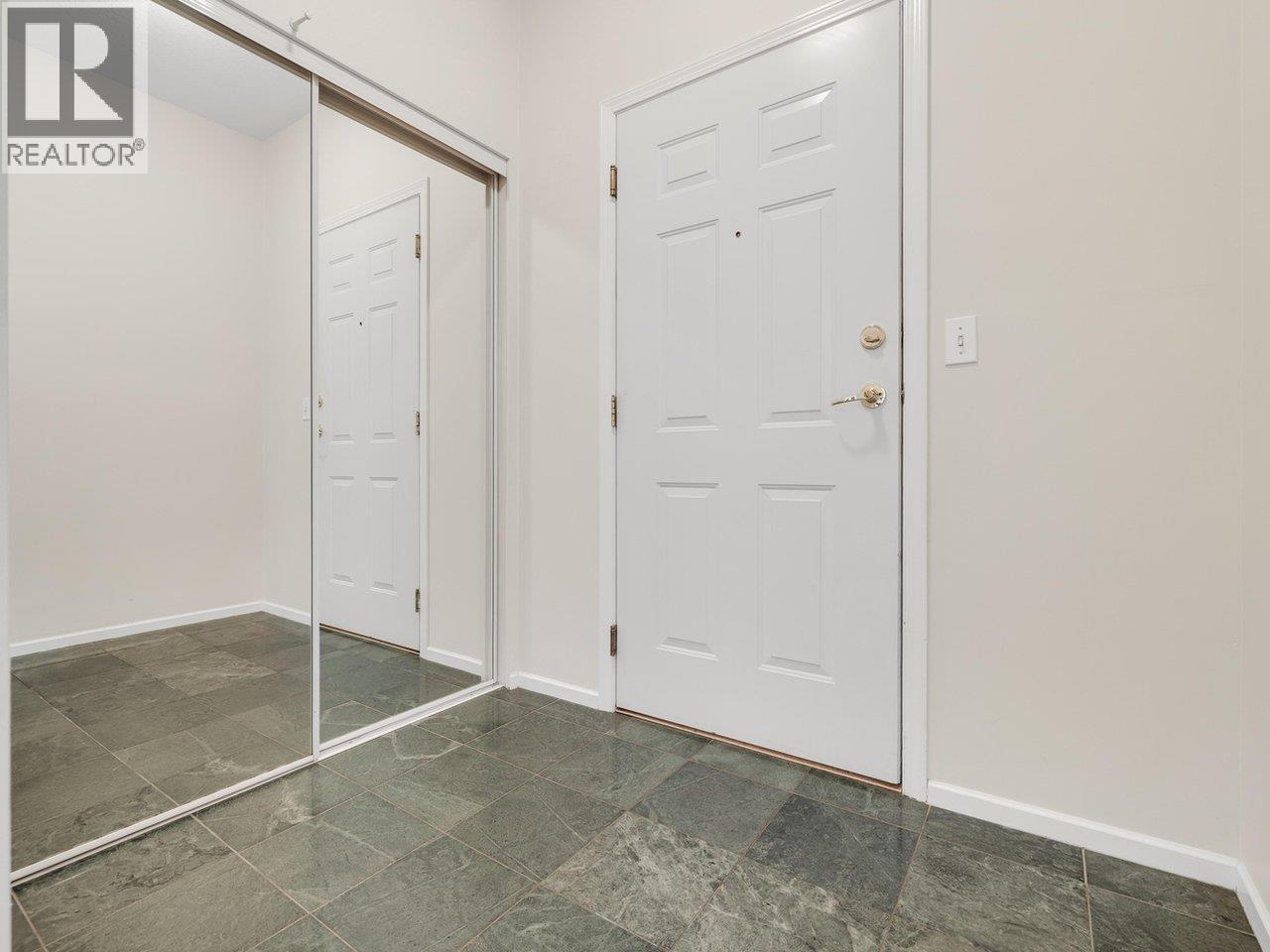 406 5556 14 Avenue Property Photo 18