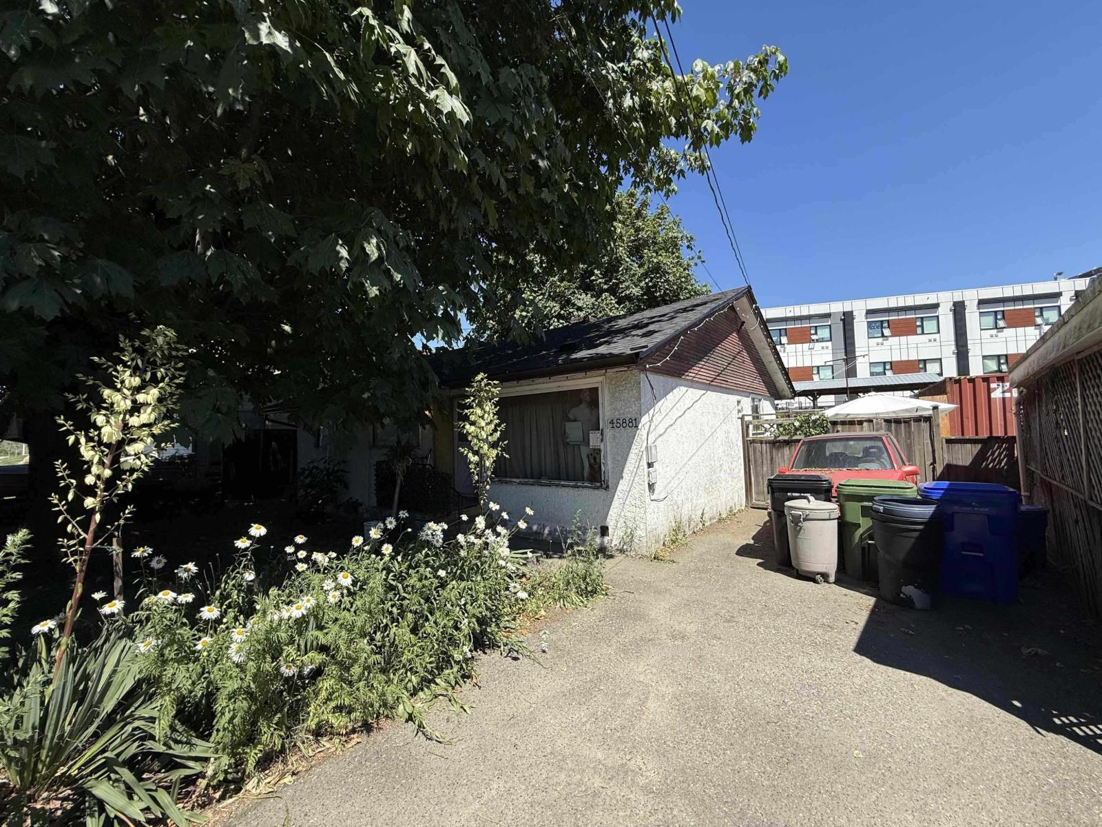 45881 Rowat Avenue Property Photo 3
