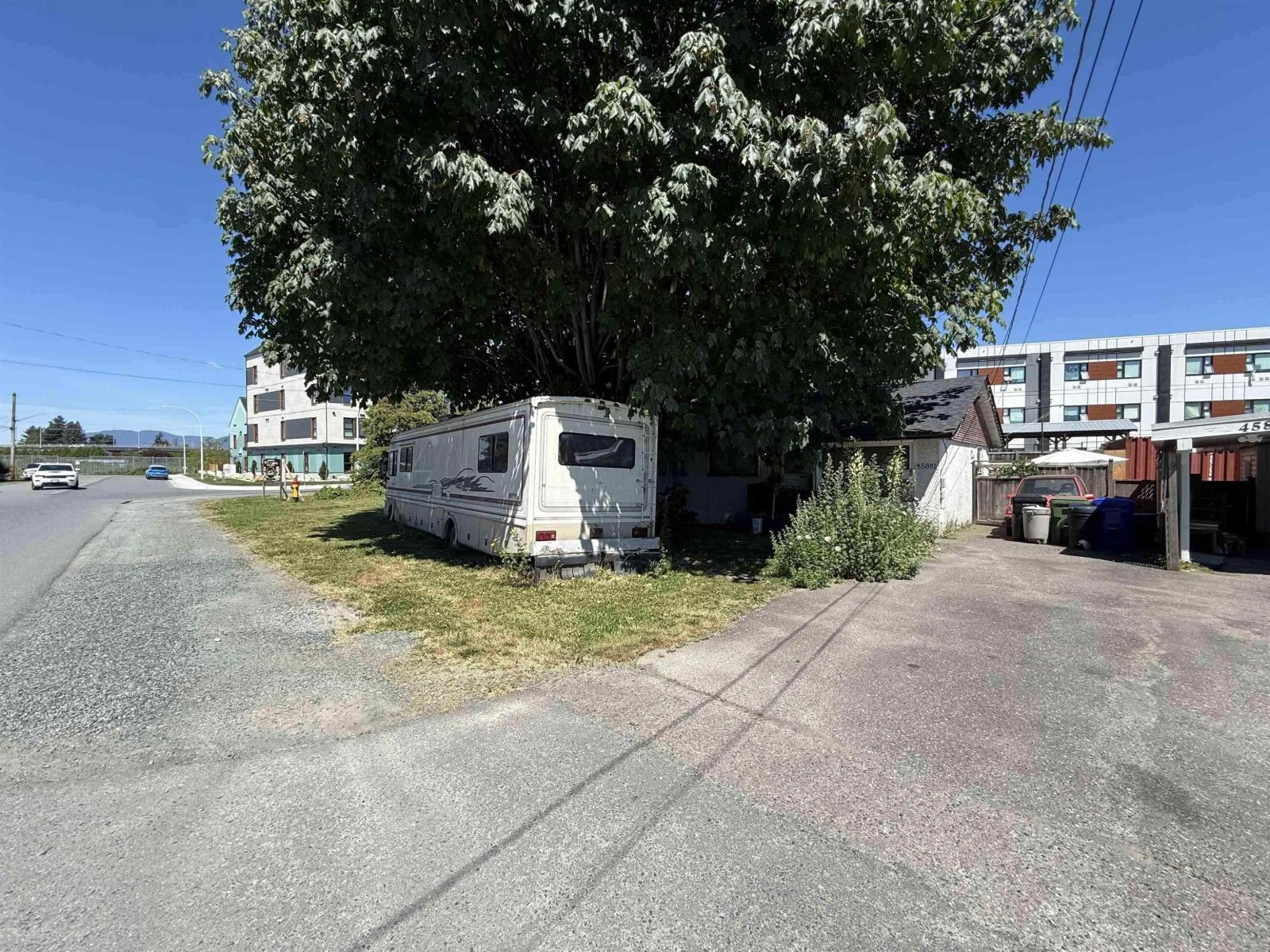 45881 Rowat Avenue Property Photo 4
