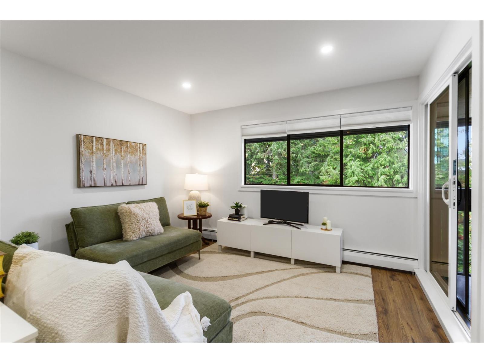301 1561 Vidal Street Property Photo 1