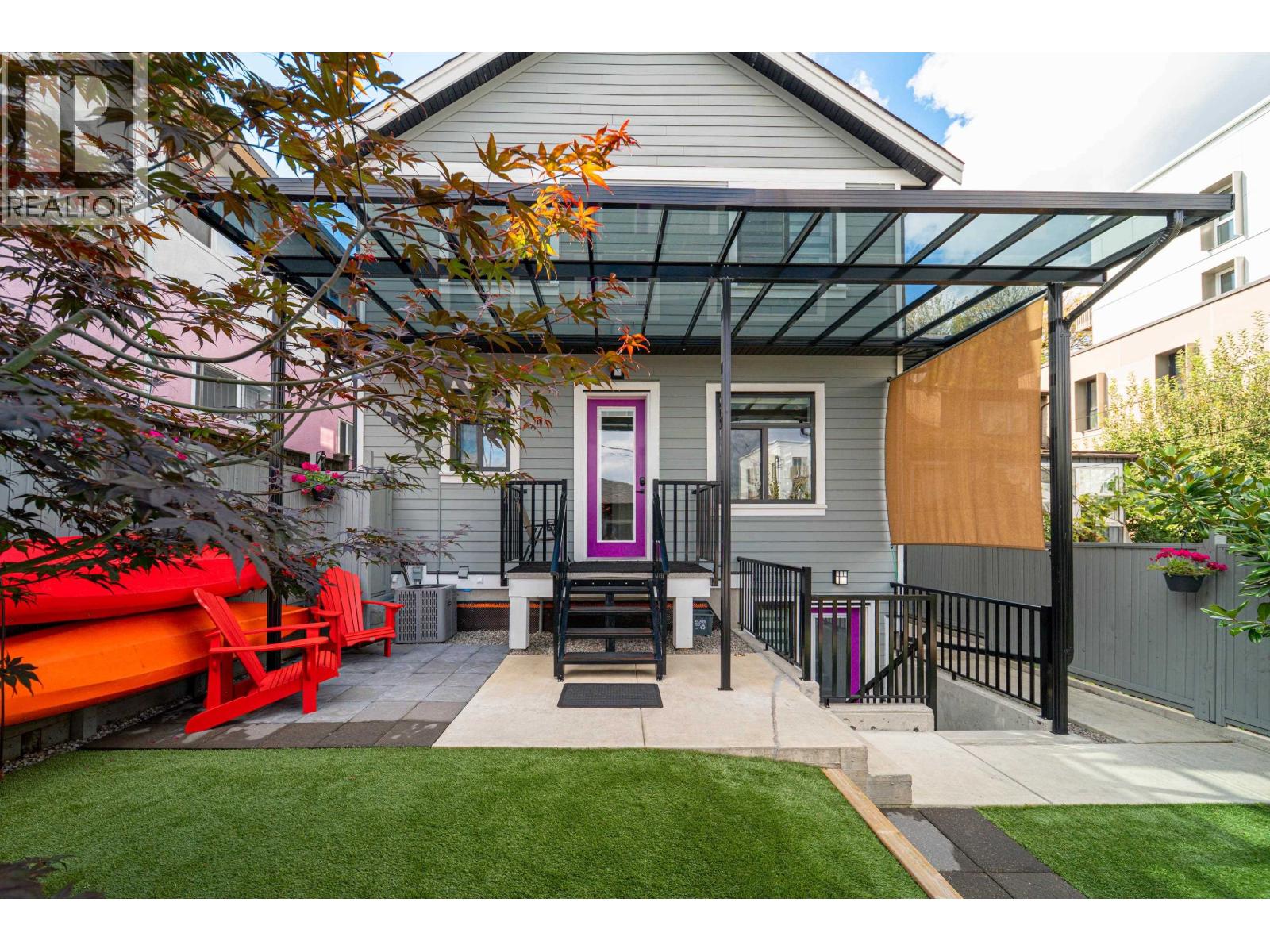 960 Renfrew Street Property Photo 1
