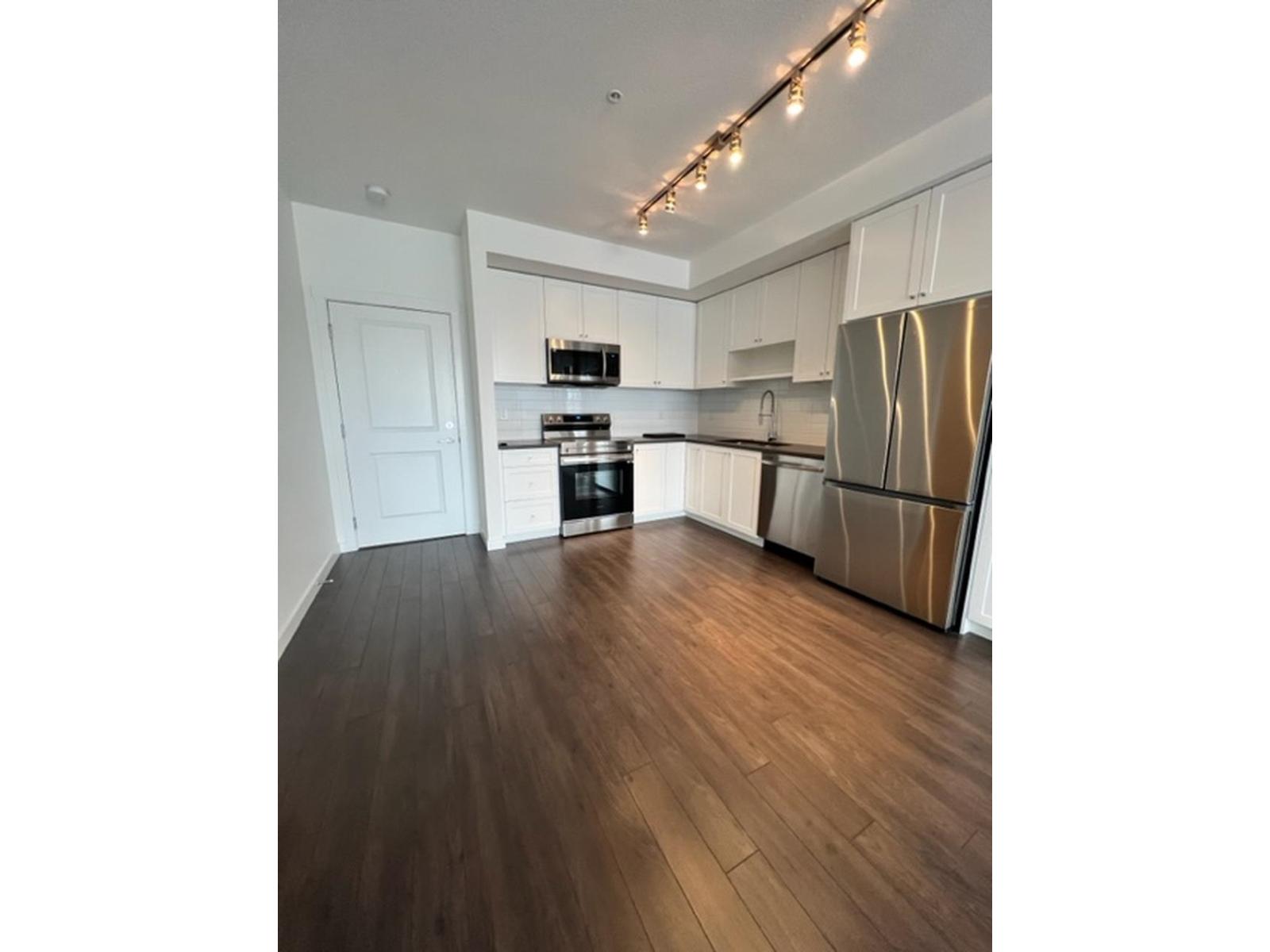 202 15815 85 Avenue Property Photo 2