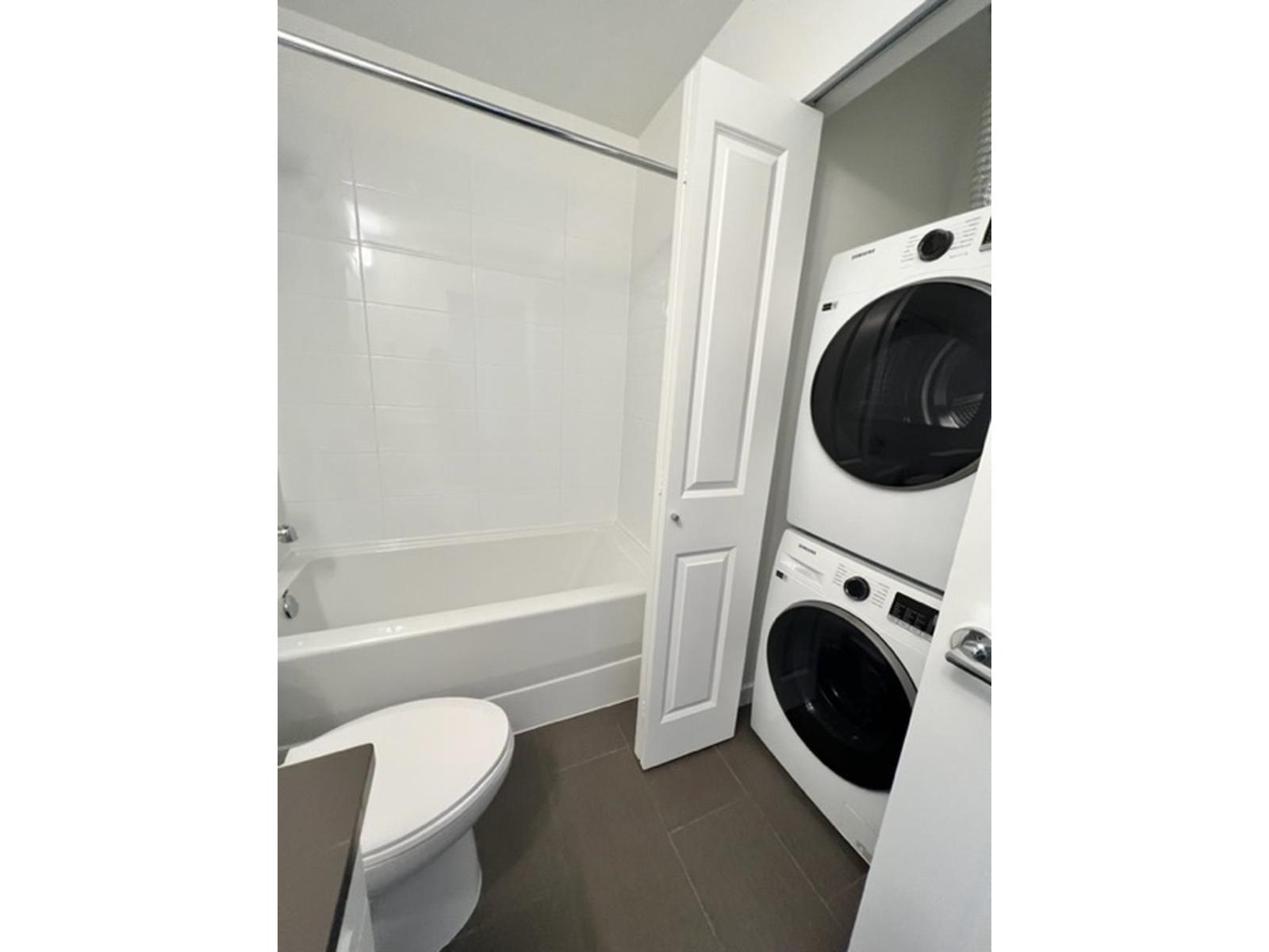 202 15815 85 Avenue Property Photo 7