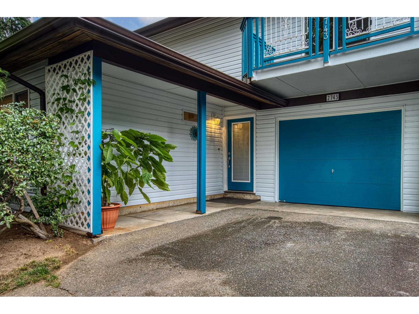 2743 Sandon Drive Property Photo 3