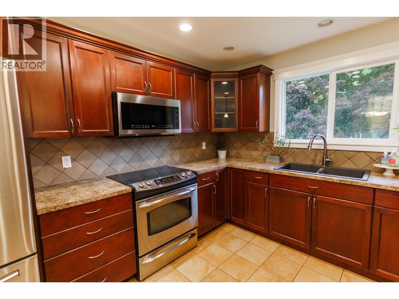 4924 Labelle Avenue Property Photo 2