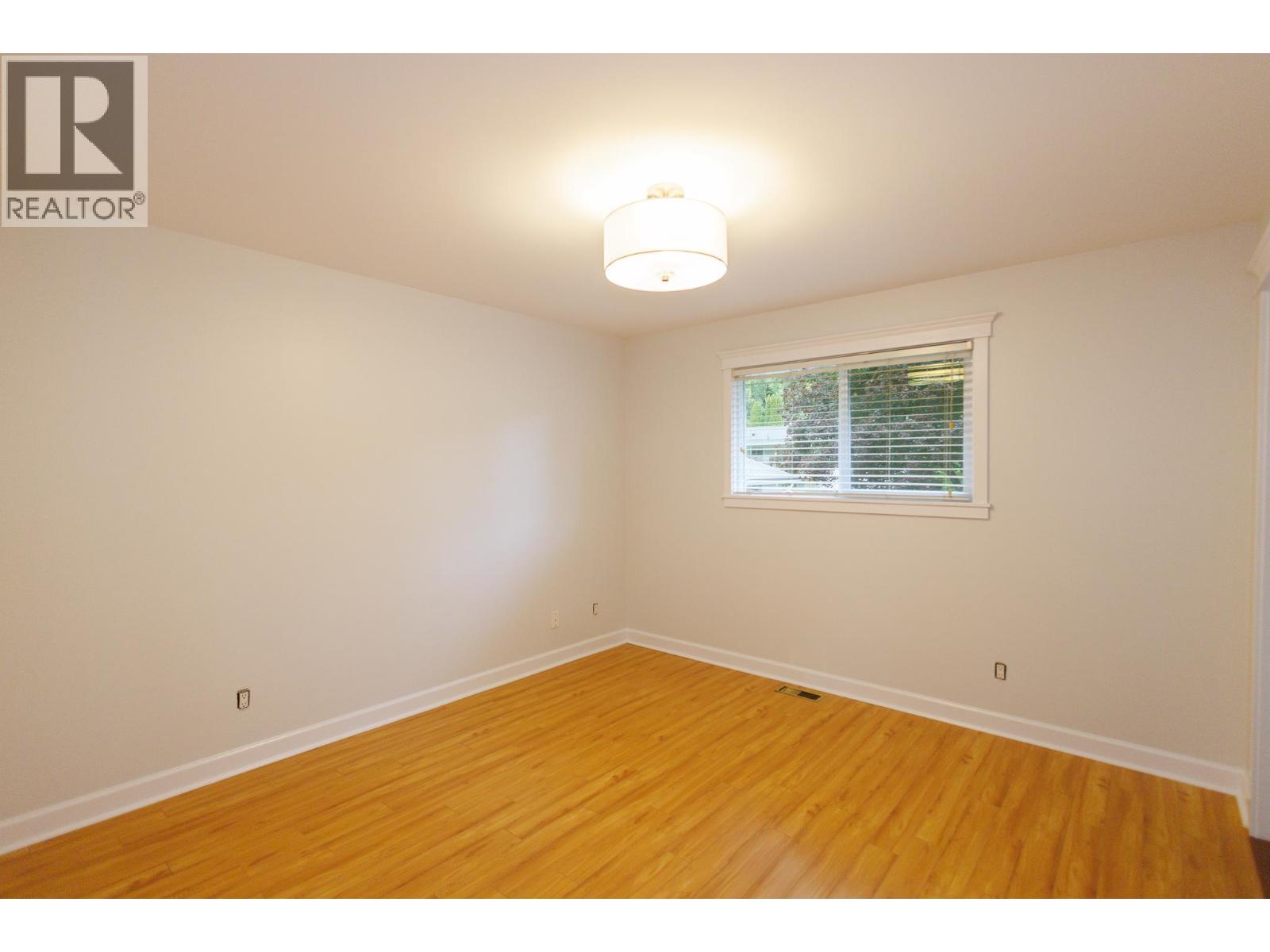 4924 Labelle Avenue Property Photo 9