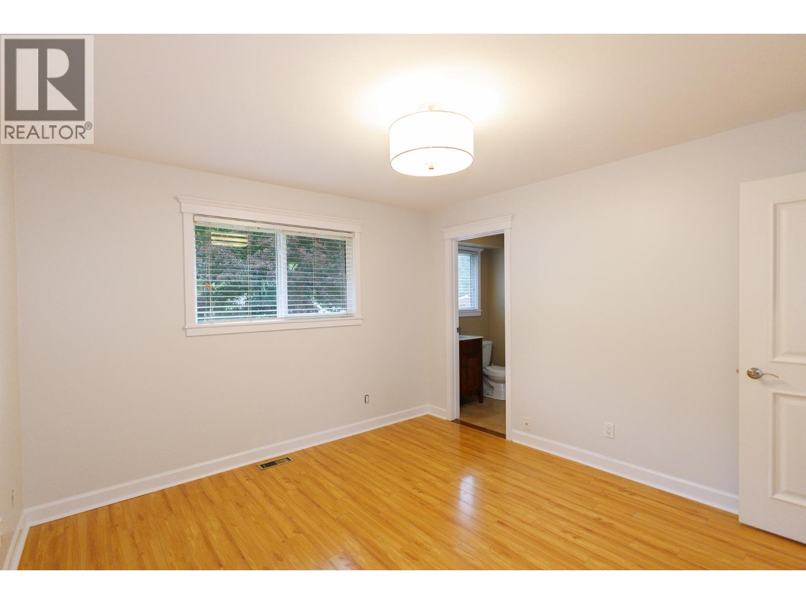 4924 Labelle Avenue Property Photo 10