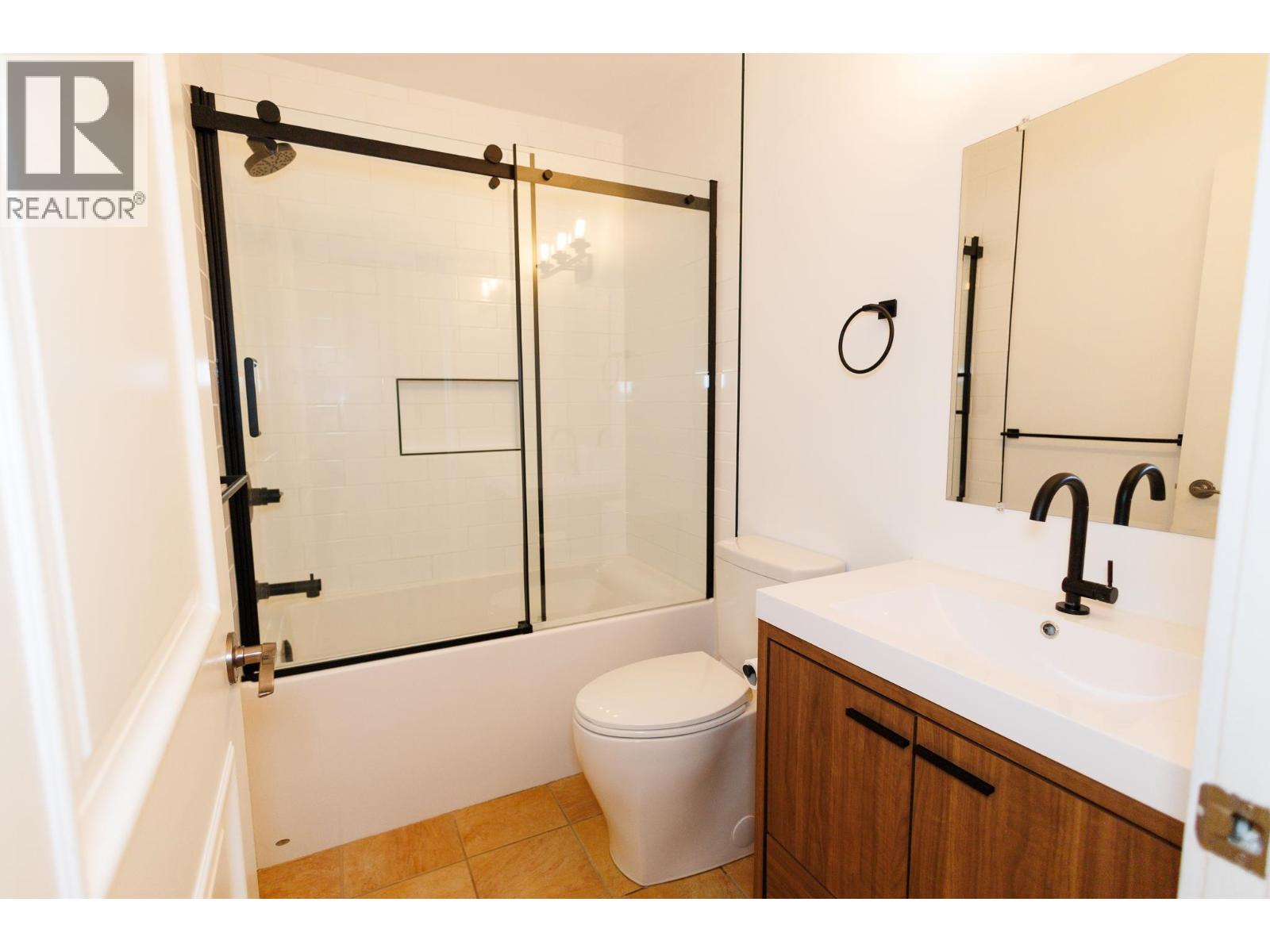 4924 Labelle Avenue Property Photo 14