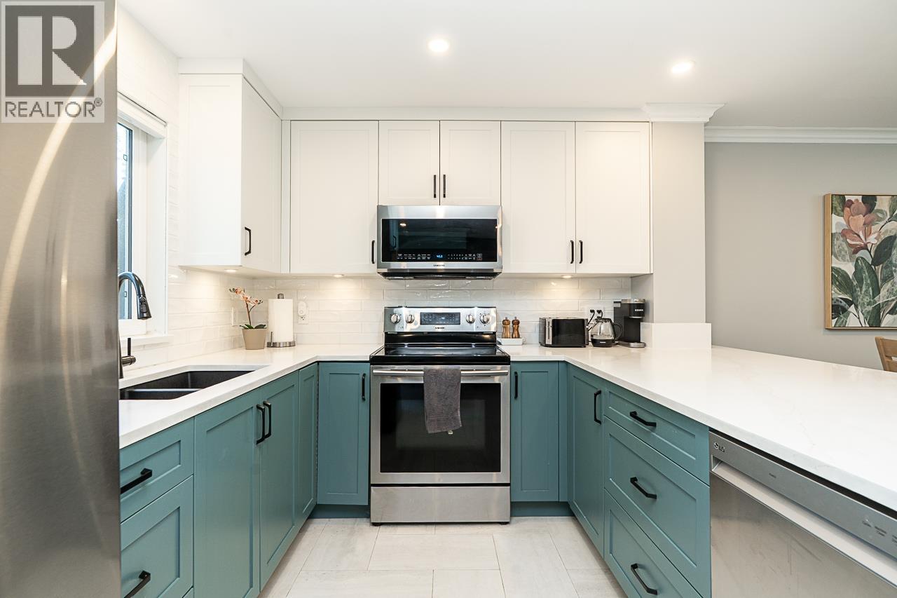 3 5501 LADNER TRUNK ROAD Property Photo 1