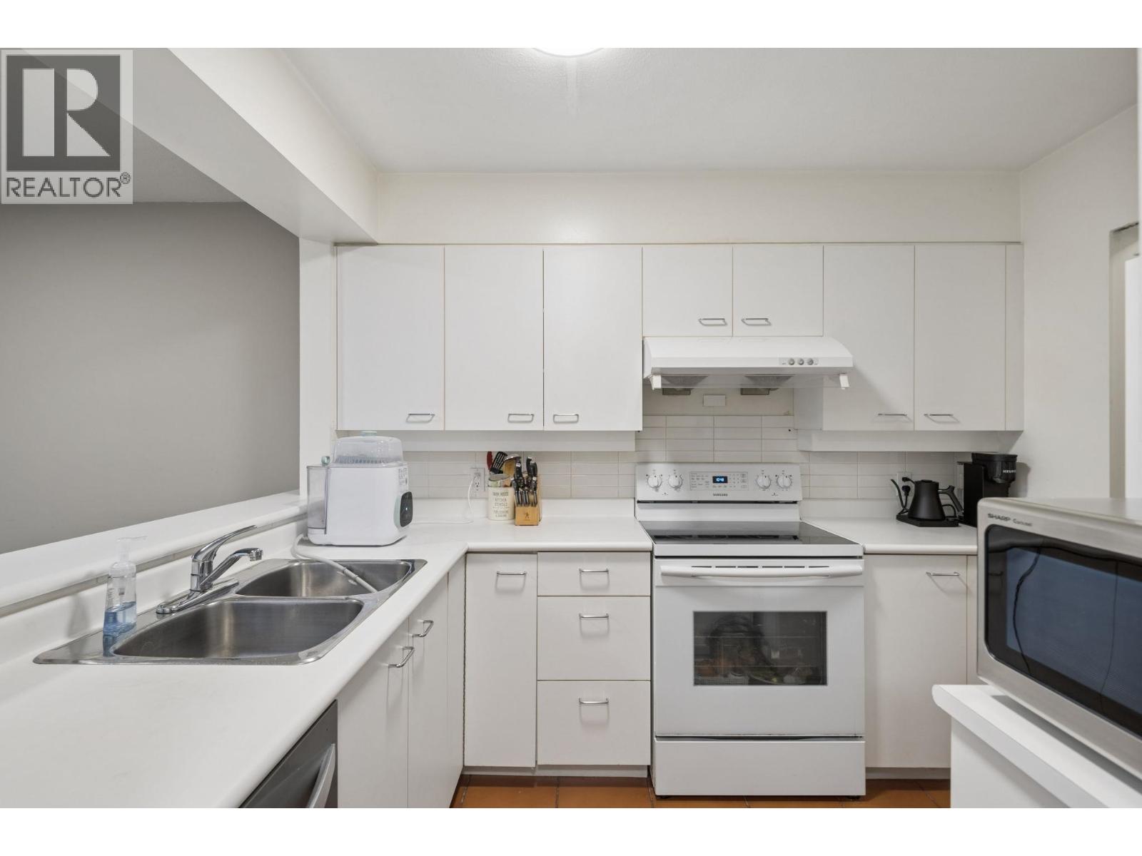 707 7380 Elmbridge Way Property Photo 9