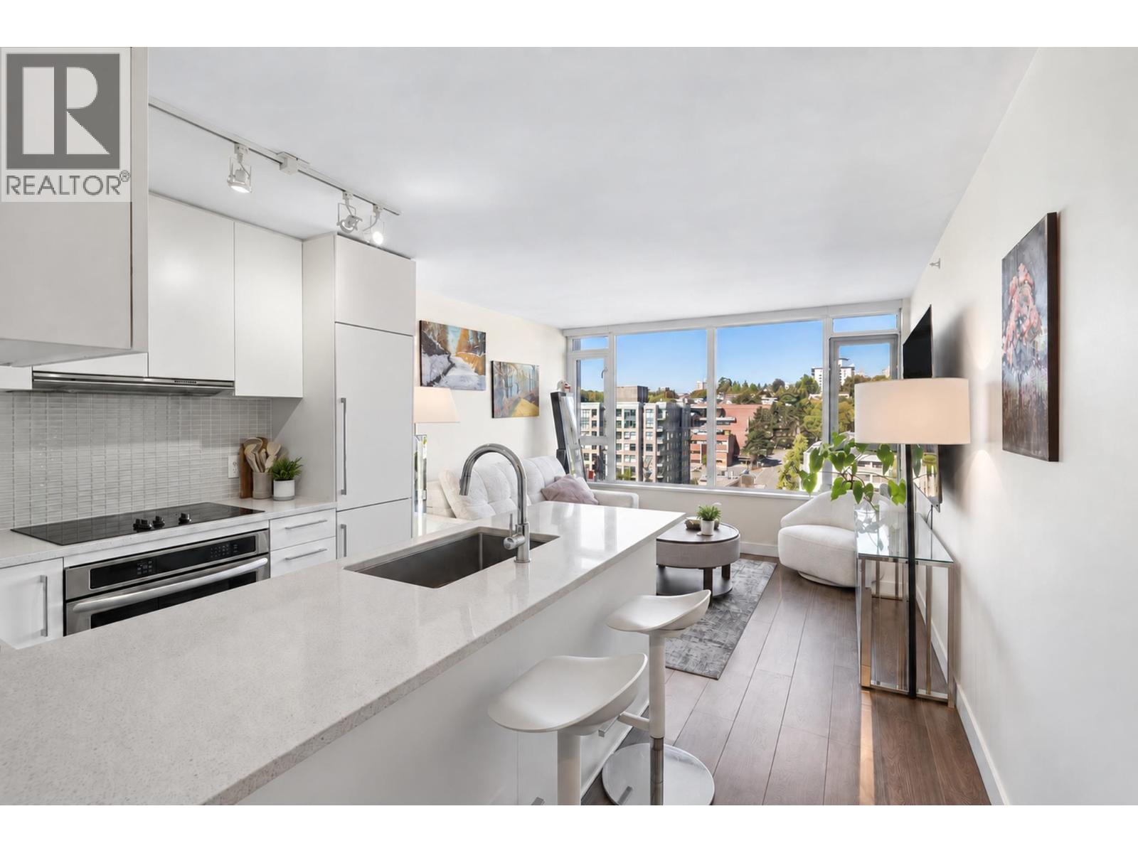 1704 668 Columbia Street Property Photo 13