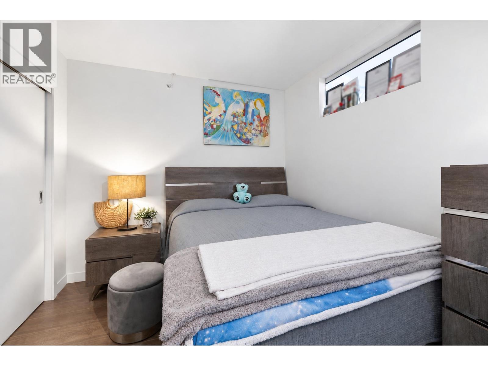 1704 668 Columbia Street Property Photo 14