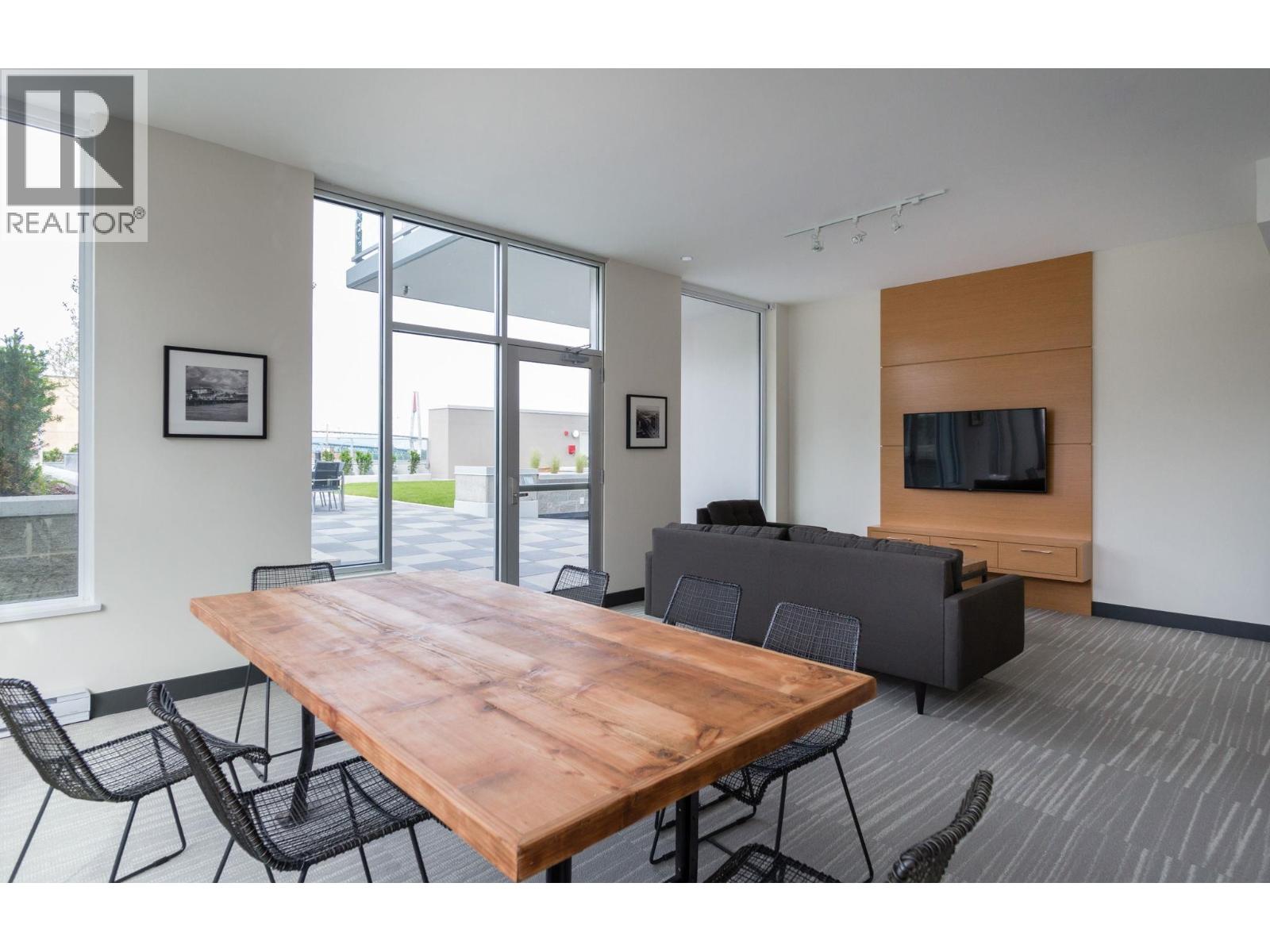 1704 668 Columbia Street Property Photo 22