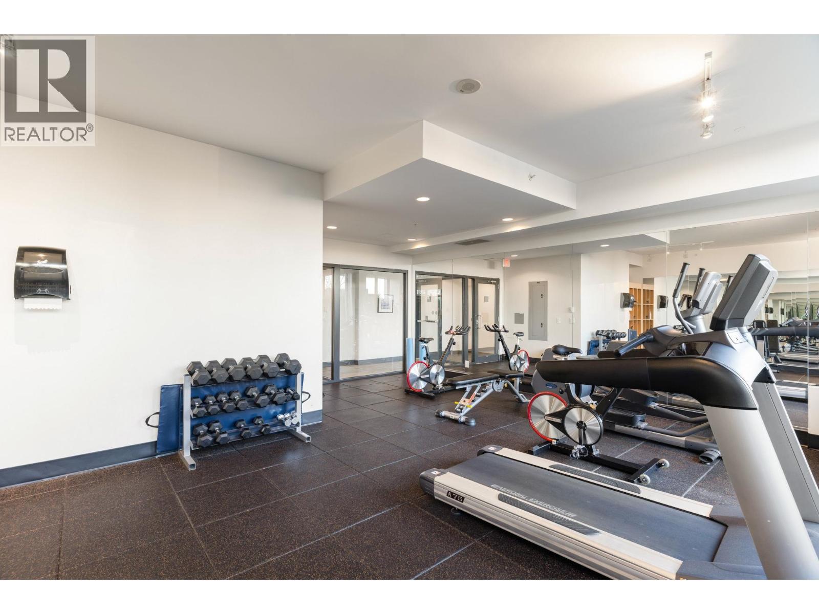 1704 668 Columbia Street Property Photo 25