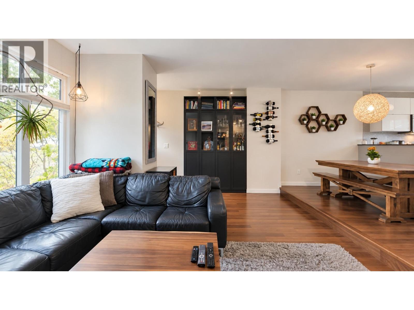 3352 Vincent Street Property Photo 4