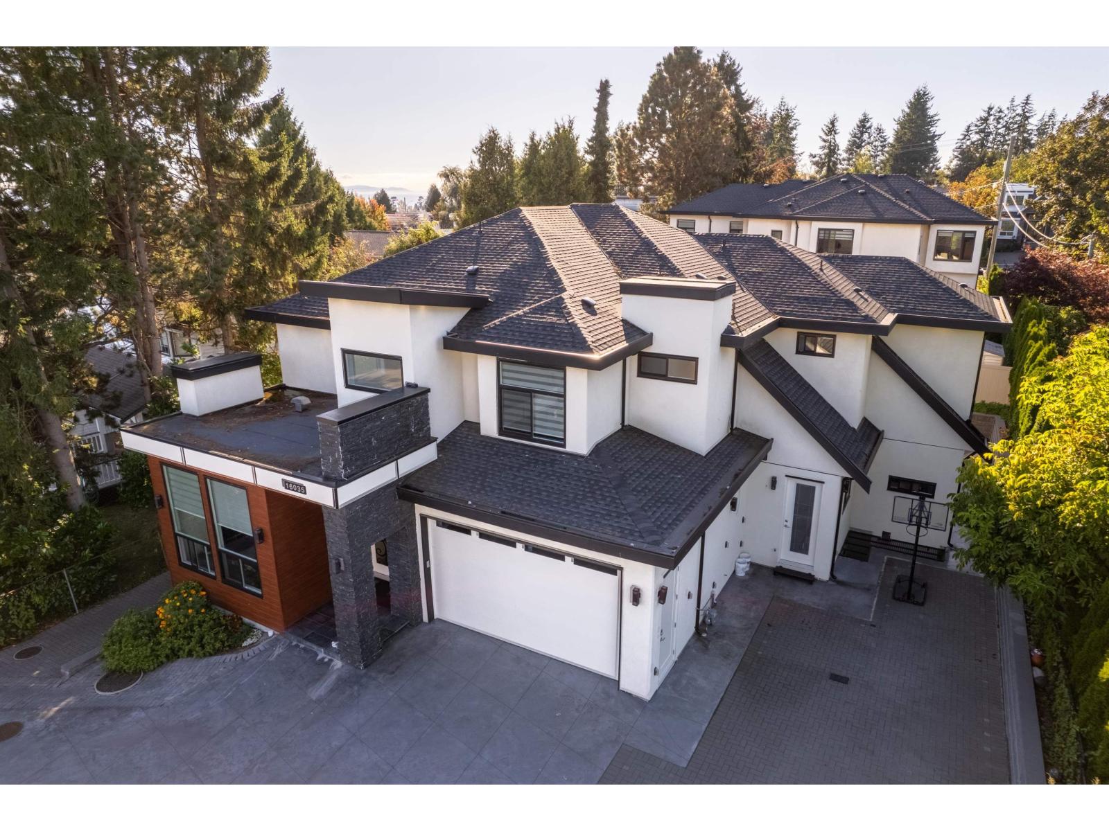 16035 10a Avenue Property Photo 1