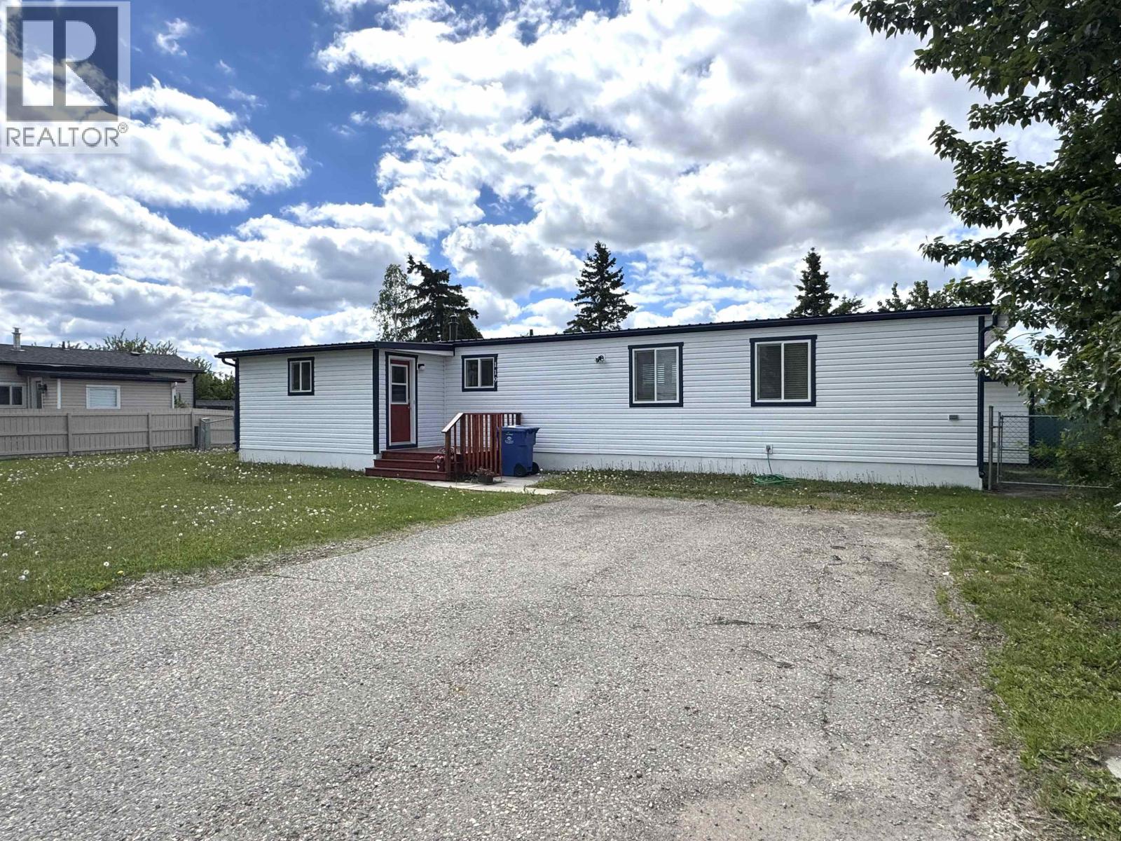 119 8420 Alaska Road Photo de la propriété 1