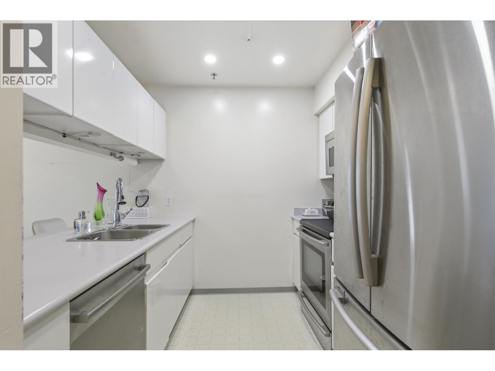 107 3280 W Broadway Property Photo 6