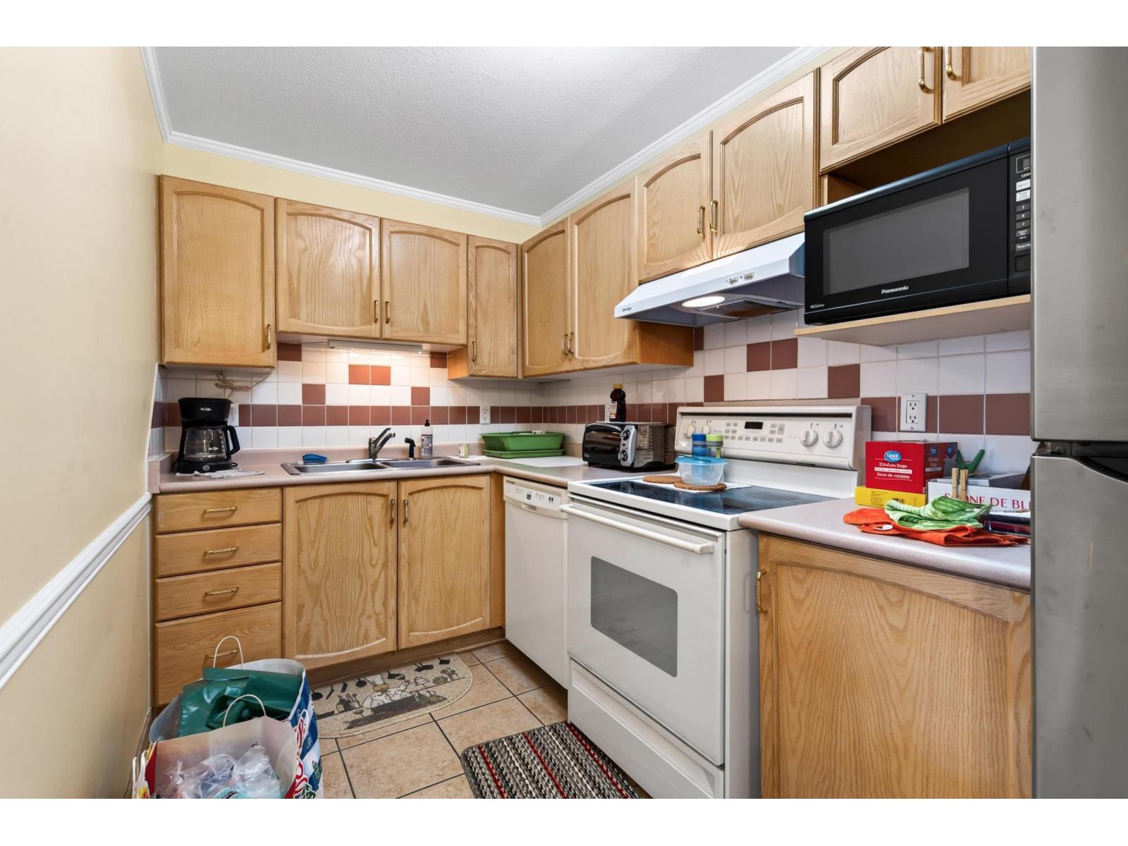 413 2962 Trethewey Street Property Photo 8