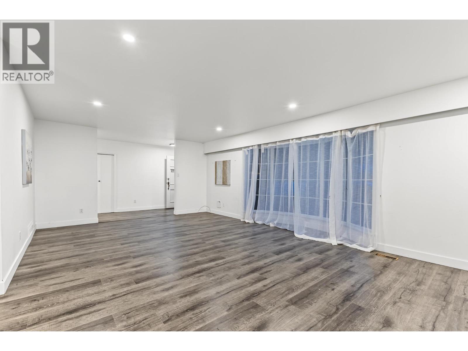 410 Ashley Street Property Photo 8