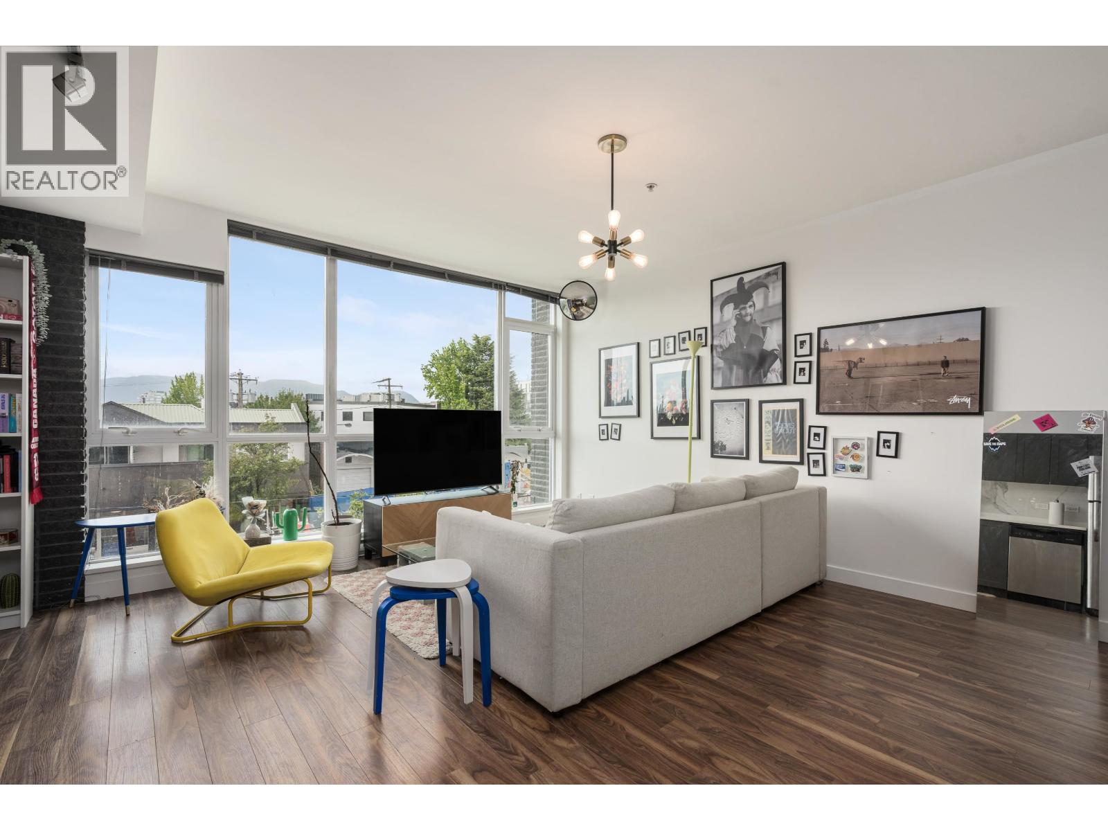 208 2511 Quebec Street Property Photo 1