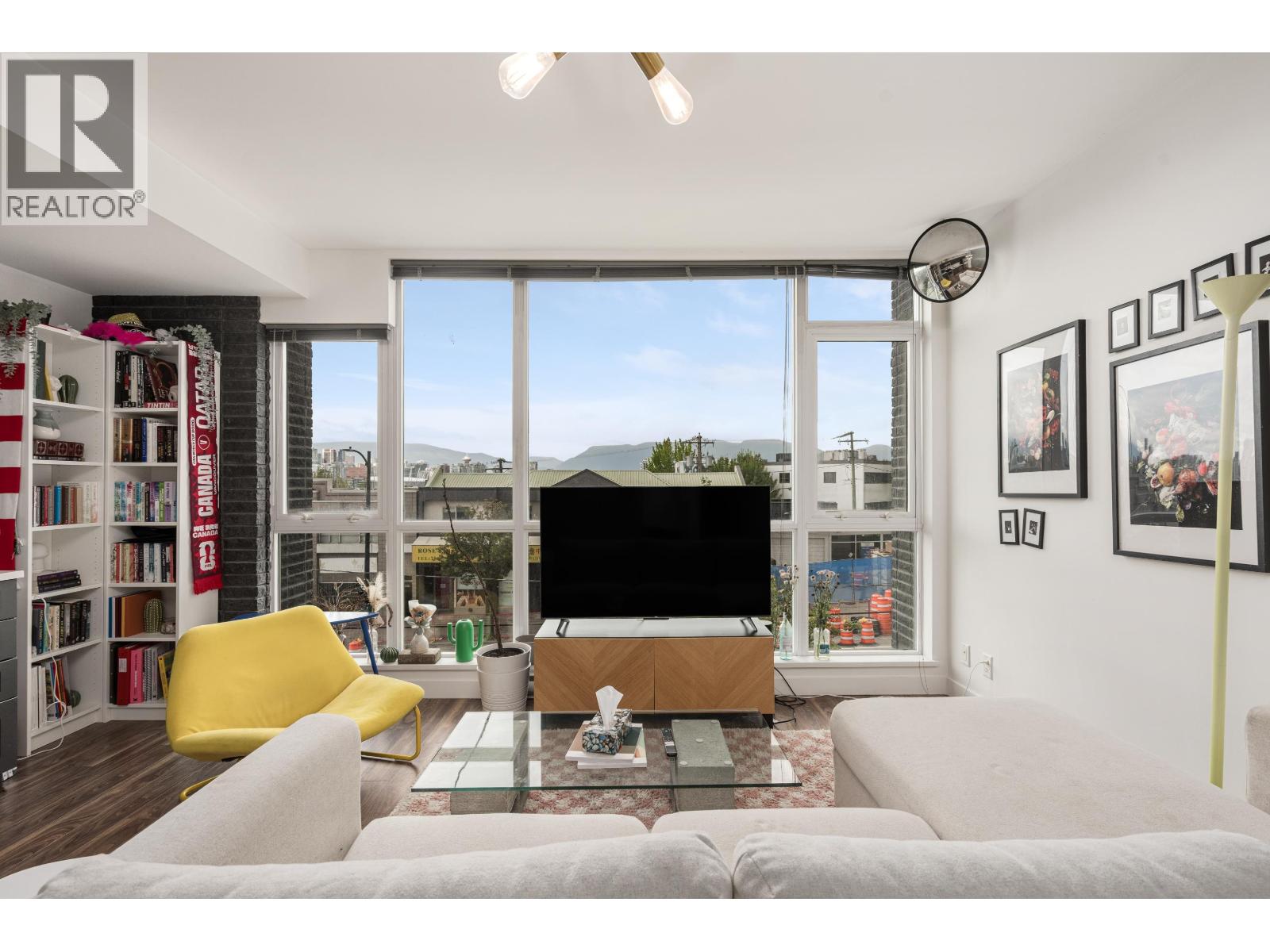 208 2511 Quebec Street Property Photo 2