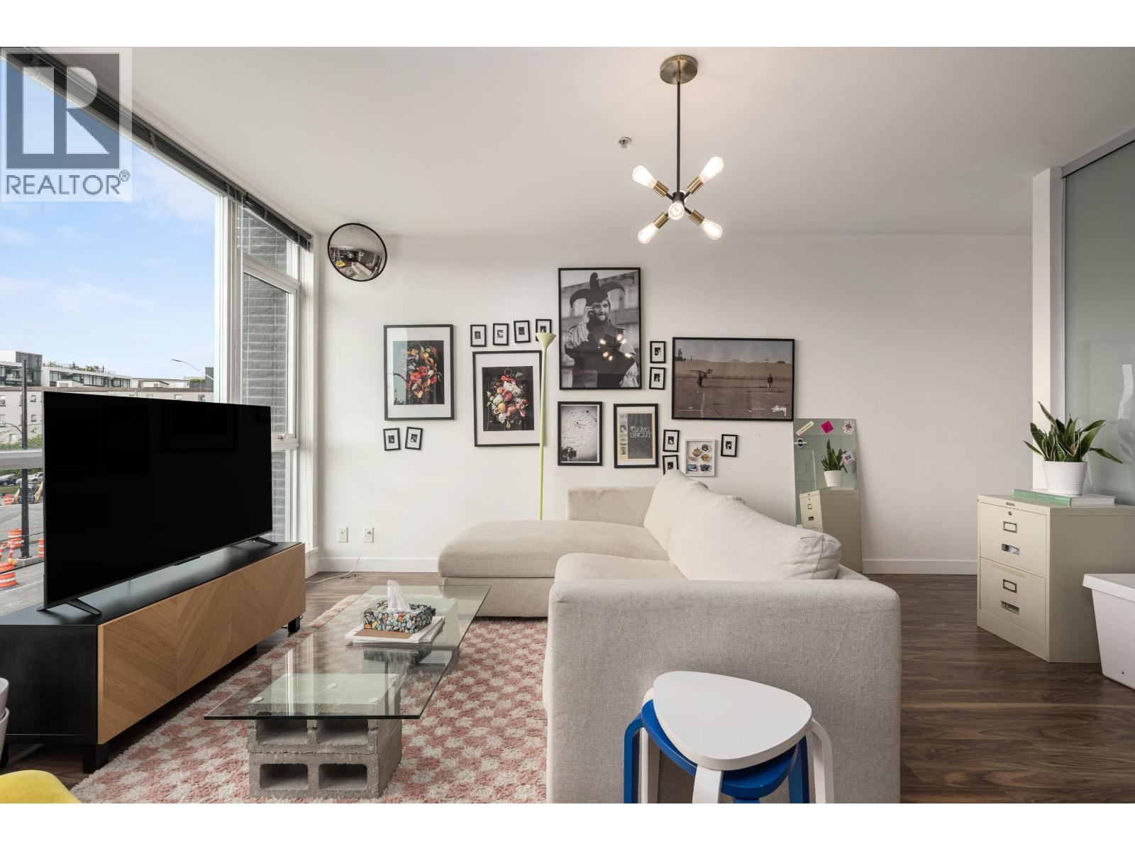 208 2511 Quebec Street Property Photo 3