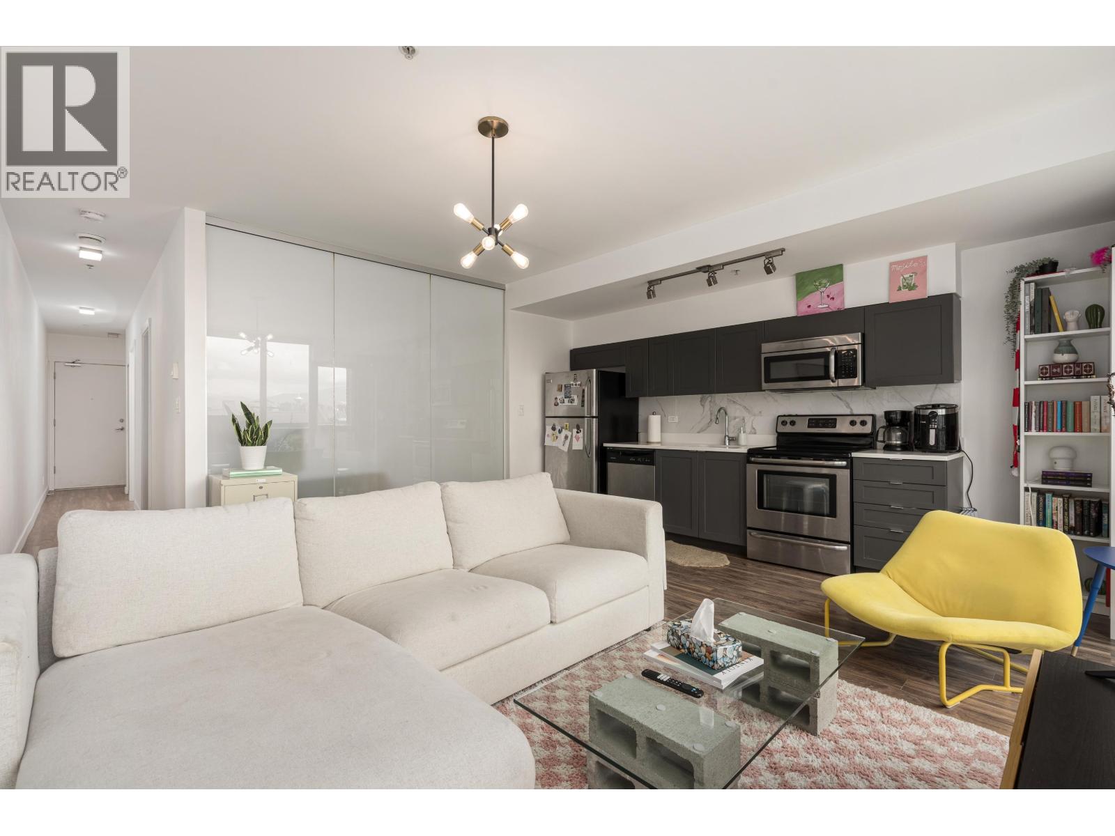 208 2511 Quebec Street Property Photo 5